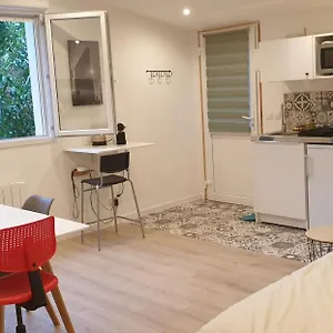 Adorable 25m² Très Calme Avec Parking Appartement